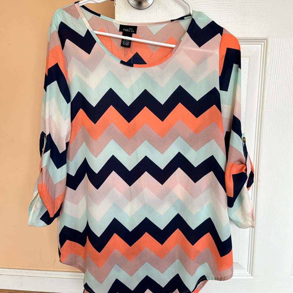 RUE 21 blouse size small